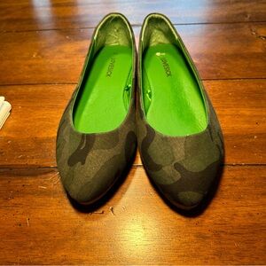 NWT Torrid Camo Lovesick Flats Wide Width Shoes 9W